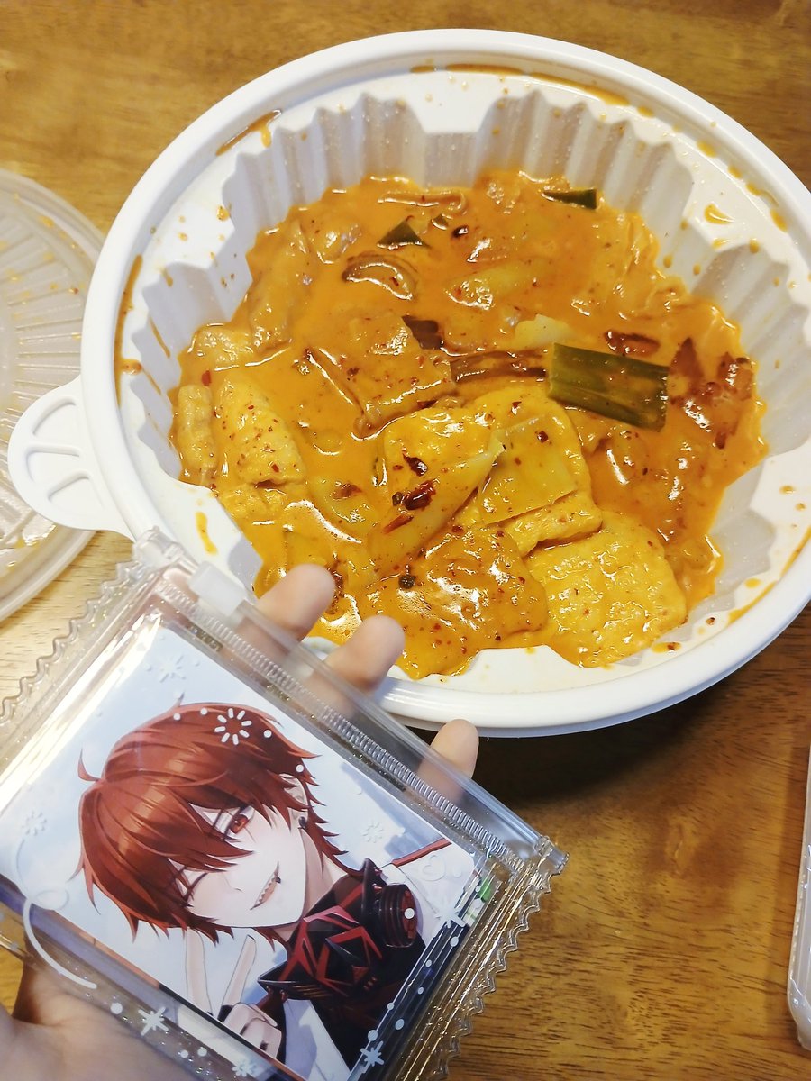 반냉동된슈크림 tweet media