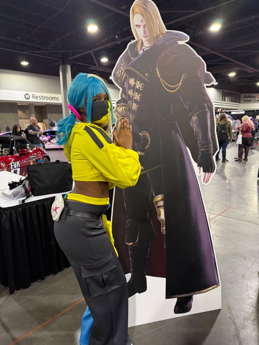 deityofvices's tweet photo. This is how Momocon is going .. https://t.co/lApmK2IyXe