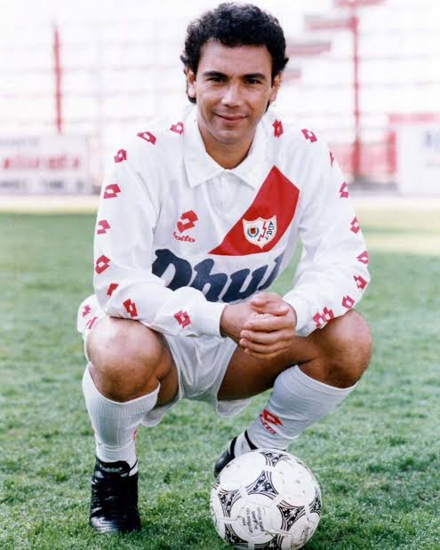 akilesss07's tweet photo. @Conf_League @RayoVallecano "El macho", Hugo Sánchez. https://t.co/SttUQjJ1Rr
