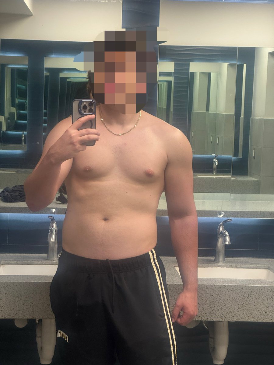 jerseypawss's tweet photo. pre summer job bulking is definitely a struggle but i’m getting there 🙏 https://t.co/apV1cGaB9x
