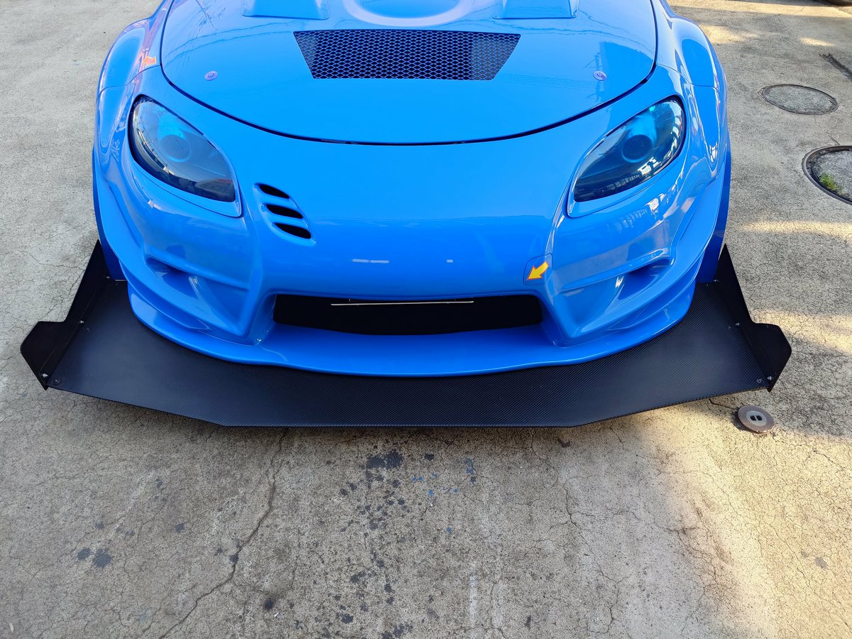 usmk8's tweet photo. あまりにもお金が無くてカーボンのアンダーパネル買えないので久しぶりにべニア板で昔お金がある時に買っておいたシーエフラボさんのアップスイープを付けて見ました。なんか早く走れるような気がしてきた(￣(工)￣) https://t.co/mYZHfdczeJ