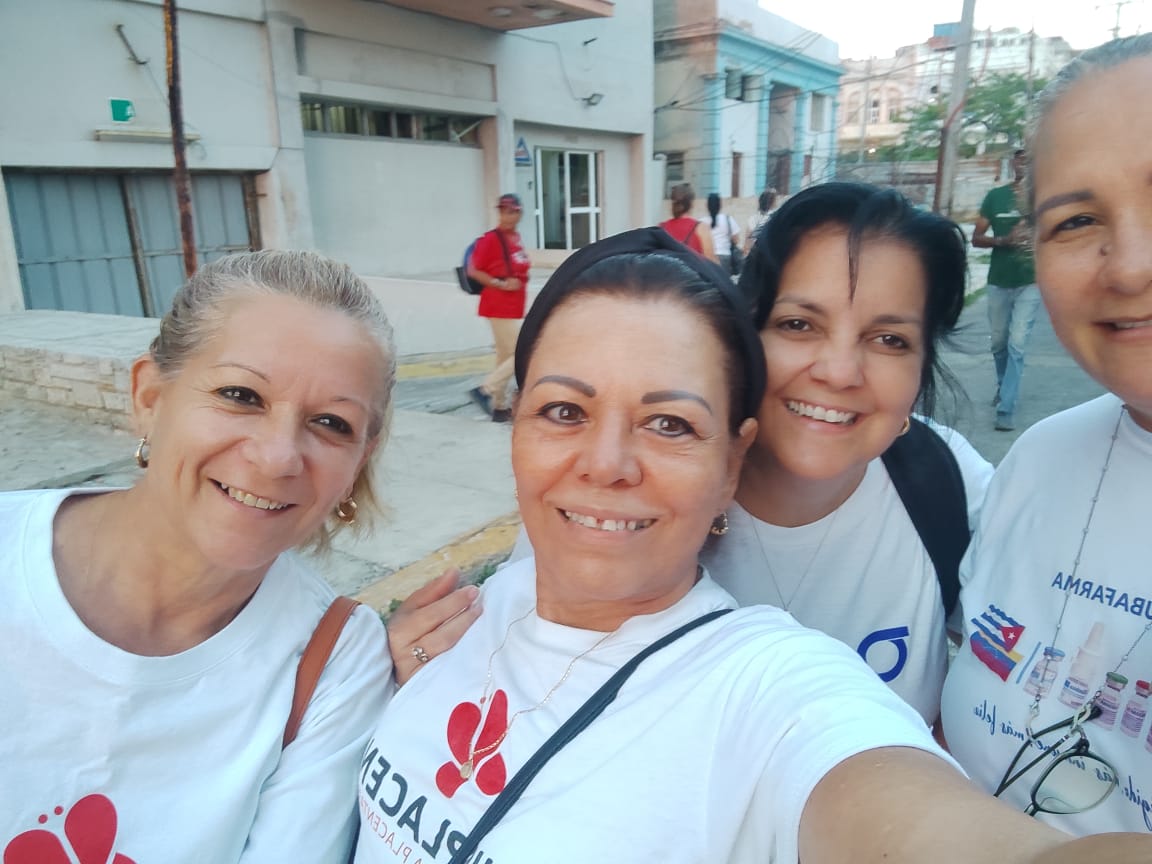 hisplacen's tweet photo. Participa @hisplacen de conjunto con el colectivo de trabajadores de @BioCubaFarma en Tribuna Antimperialista en solidaridad con el General de Ejército Raúl Castro ratificando su apoyo incondicional a la @Revolucion_cuba y a sus líderes. 
#RaúlEsRaúl
#95DeRaúl #LaPatriaSeDefiende https://t.co/Oh8uURB4mT
