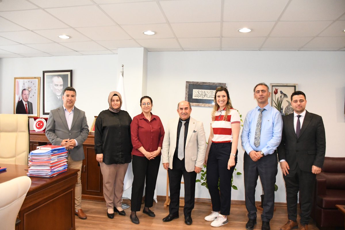 AntalyaAshb's tweet photo. İl Müdürümüz Galip SÖKMEN, Kurban Bayramı dolayısıyla İl Müdürlüğümüze bağlı birimlerimizi ziyaret ederek personelimizle bayramlaştı. Bayramın getirdiği manevi huzur ve sevinç, gerçekleştirilen ziyaretlerde samimi sohbetler eşliğinde hep birlikte paylaşıldı. @tcailesosyal https://t.co/BAEJilM93r