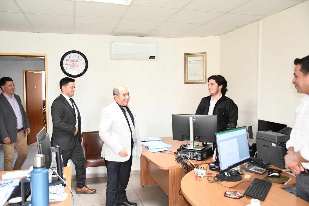 AntalyaAshb's tweet photo. İl Müdürümüz Galip SÖKMEN, Kurban Bayramı dolayısıyla İl Müdürlüğümüze bağlı birimlerimizi ziyaret ederek personelimizle bayramlaştı. Bayramın getirdiği manevi huzur ve sevinç, gerçekleştirilen ziyaretlerde samimi sohbetler eşliğinde hep birlikte paylaşıldı. @tcailesosyal https://t.co/BAEJilM93r