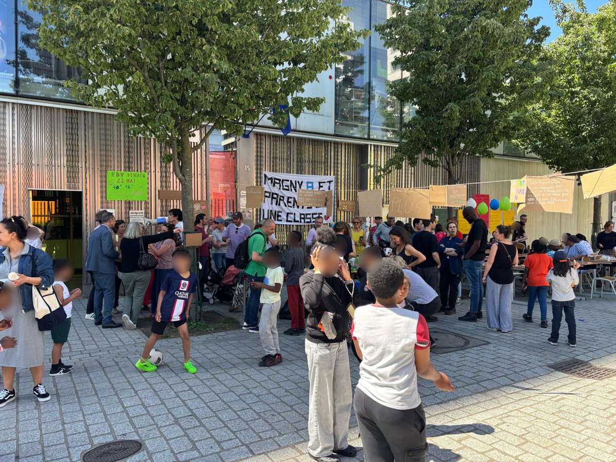 FrancoisDagnaud's tweet photo. Colette Magny A a besoin d’une classe en plus pour accueillir les 26 élèves supplémentaires de la rentrée prochaine. Avec Yasmina Merzi et Arsène Biessy soutien à la mobilisation des enseignants et des parents. https://t.co/imFFGhhMSA