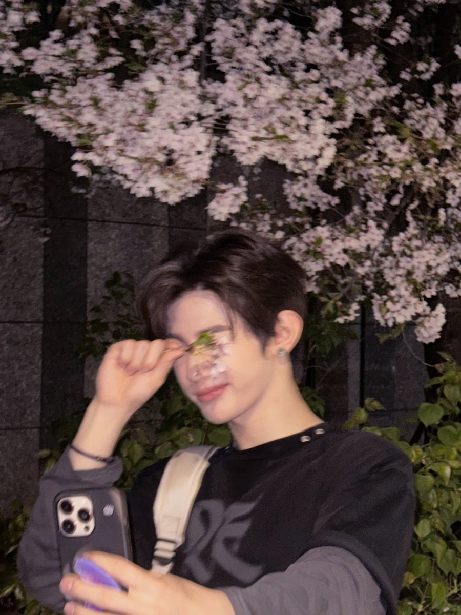 그냥 tweet media