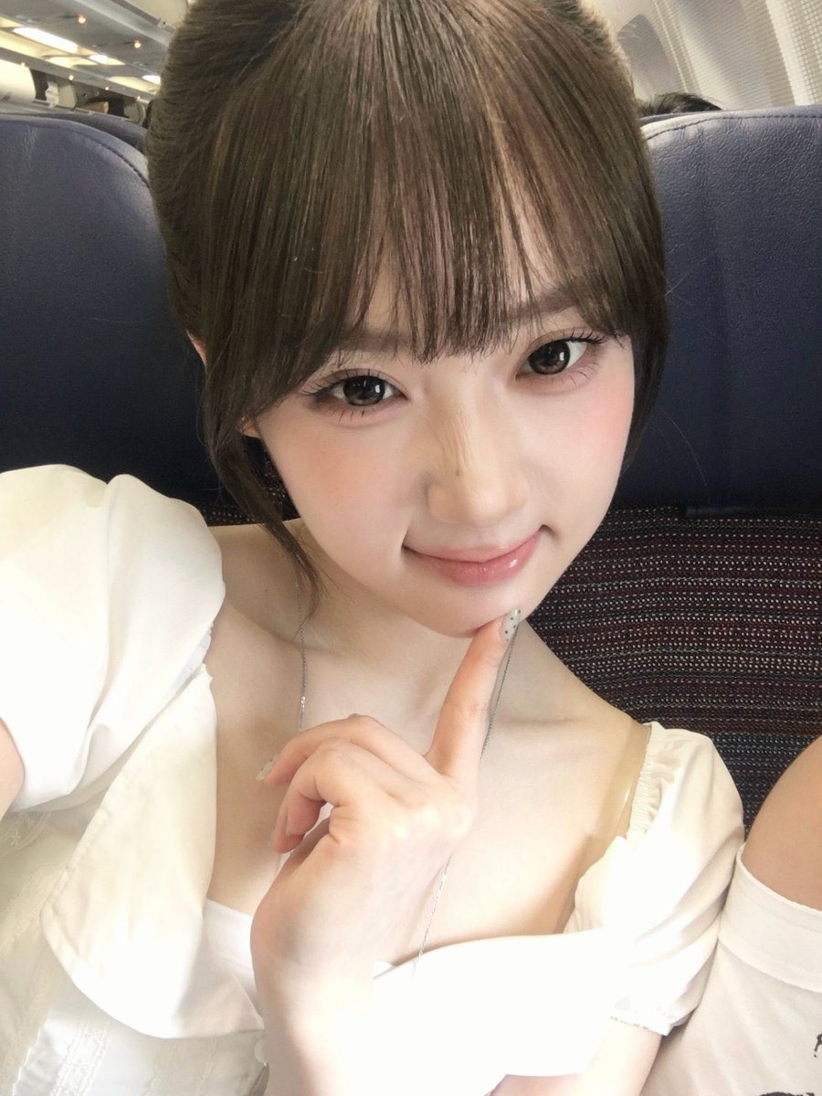 RcamposCalango's tweet photo. That shoulder next to Seoyeon is Nien's when they went to Thailand, so why not include a photo of her with him too? 😭😭

Sunnyz ❤️🐶🫶🏻🐹❤️
#SeoYeon #윤서연 #tripleS #트리플
#Nien  #니엔 https://t.co/E4TzPRQBr1