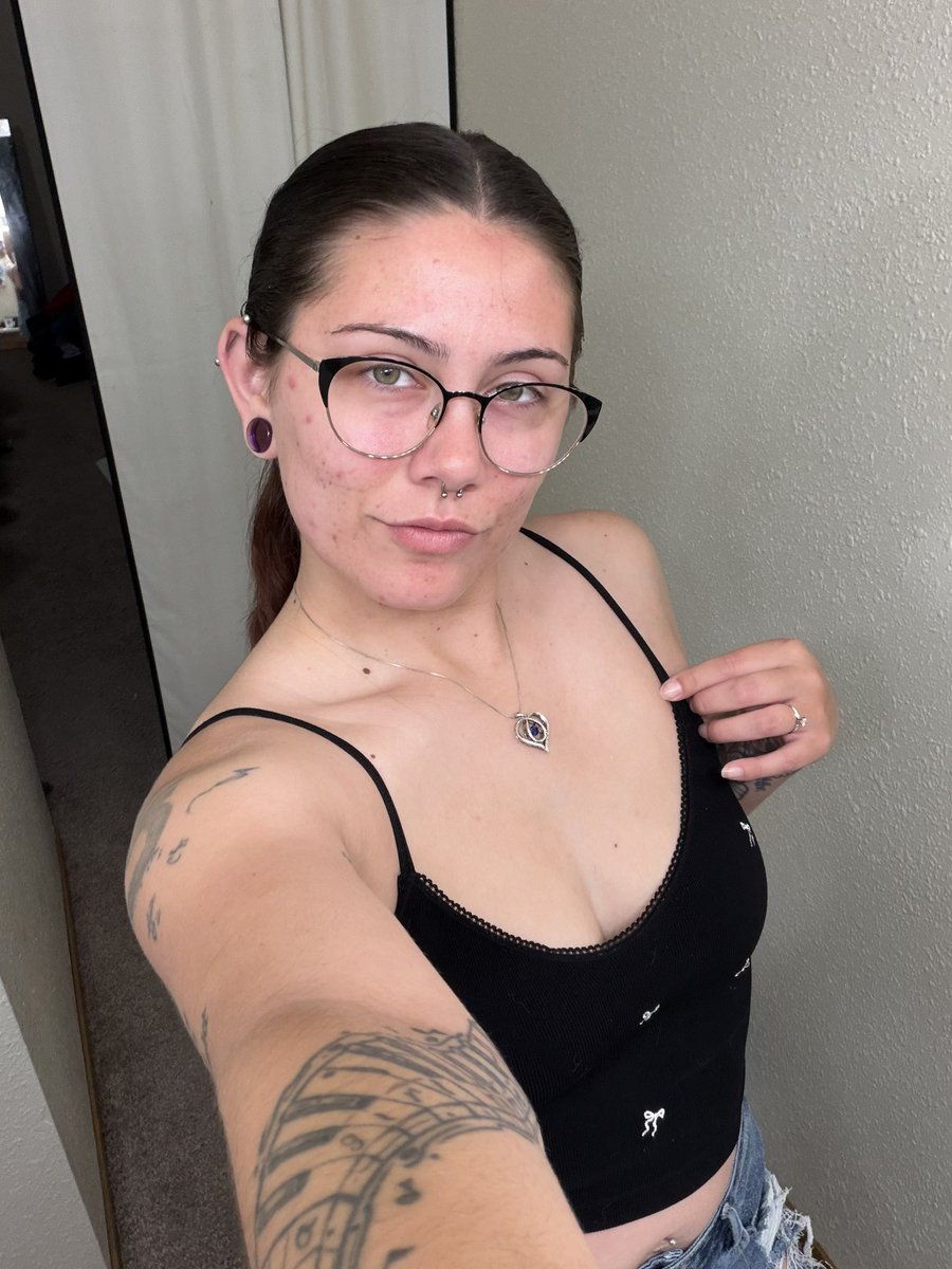 PrincessJaz010's tweet photo. Just your (not so) average MILF coming to crash your TL 😘 https://t.co/M6LhoSZ06I