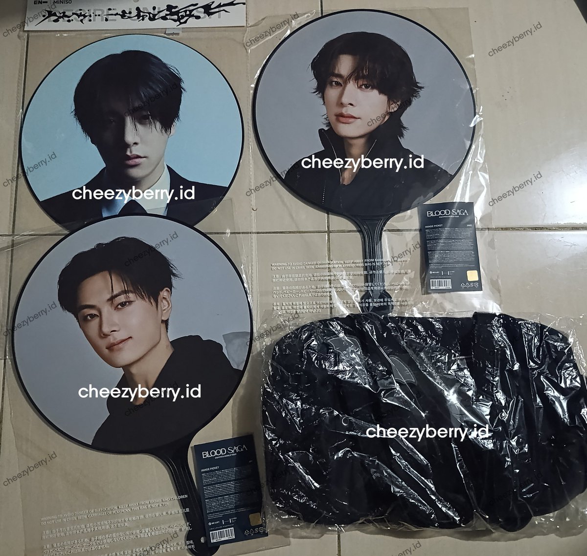 cheezyberry_id's tweet photo. want to sell  barang lebihan
enhypen x miniso ; enhypen blood saga
impick jake miniso 130k
impick jay jake bloodsaga 225k
shoulder bag 400k
flazz heesung 75k ; group 80k

📍 jakarta barat
❌ belum termasuk biaya packing &amp; admin 🍊 / ongkir alamat masing2

t. wts wtb enha engene https://t.co/G5KZPJaFi2