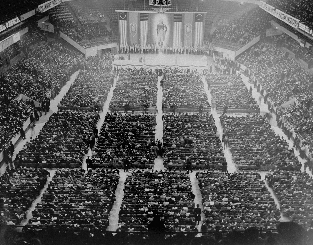 atwitty2's tweet photo. @AmyMek Remember when the NAZIS held meetings in the USA?
They were the FIFTH COLUMN in our midst.
Today it is ISLAM.

(This was a massive Nazi rally organized by the German American Bund at Madison Square Garden in New York City on February 20, 1939.) https://t.co/UqOdwhDcNT