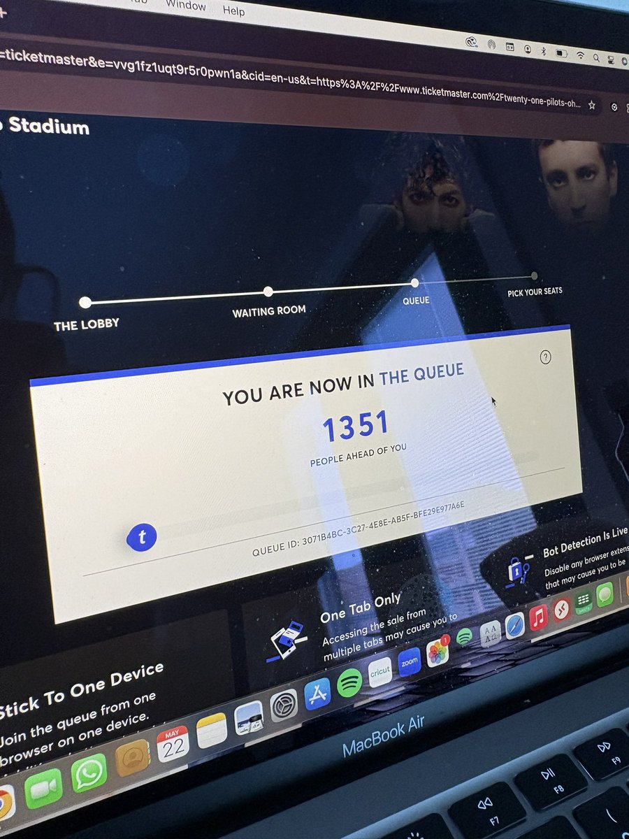 darcjade's tweet photo. @HeeleeAFrog @softestbandito this was my spot and there was only like 4 sections available and they were $450+ a ticket 😅😅😅 https://t.co/HK6B7PbKQ7