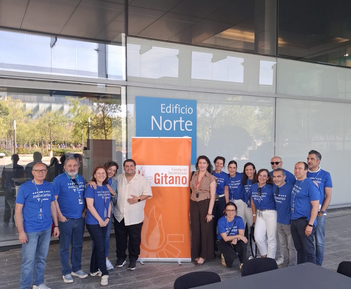 gitanos_org's tweet photo. Hoy nos hemos sumado a la celebración del Día Internacional del Voluntariado de @Telefonica 🙌🏽
Un espacio muy interesante en el que han participado personal de la compañía y entidades sociales para poner el valor el compromiso de las personas voluntarias. @VolunTelefonica https://t.co/1kZPXONfj3