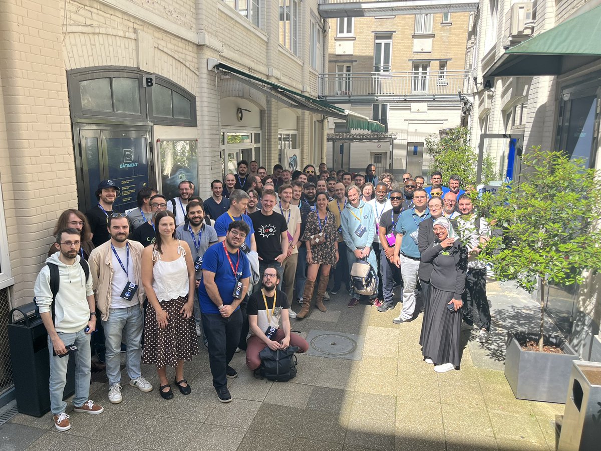 jlondiche's tweet photo. #AFUPDAY
AFUP Paris ouvre le bal pour 2026, ici tout va bien, grand soleil et belle équipe. Et chez vous @AFUP_lyon @afup_lille @AFUP_Bordeaux : on attend votre photo d’équipe ;) https://t.co/6RcQhizBWx