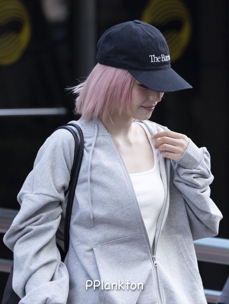 P___Plankton's tweet photo. 20260522 KBS 퇴근 길

🥰

#ITZY #있지
#YEJI #예지 https://t.co/YXxUEGYv78