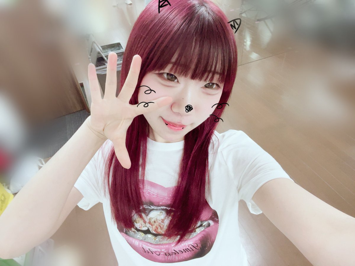 TikTokのせたよ♡♡赤髪たくさんの人に褒められてるんるんです