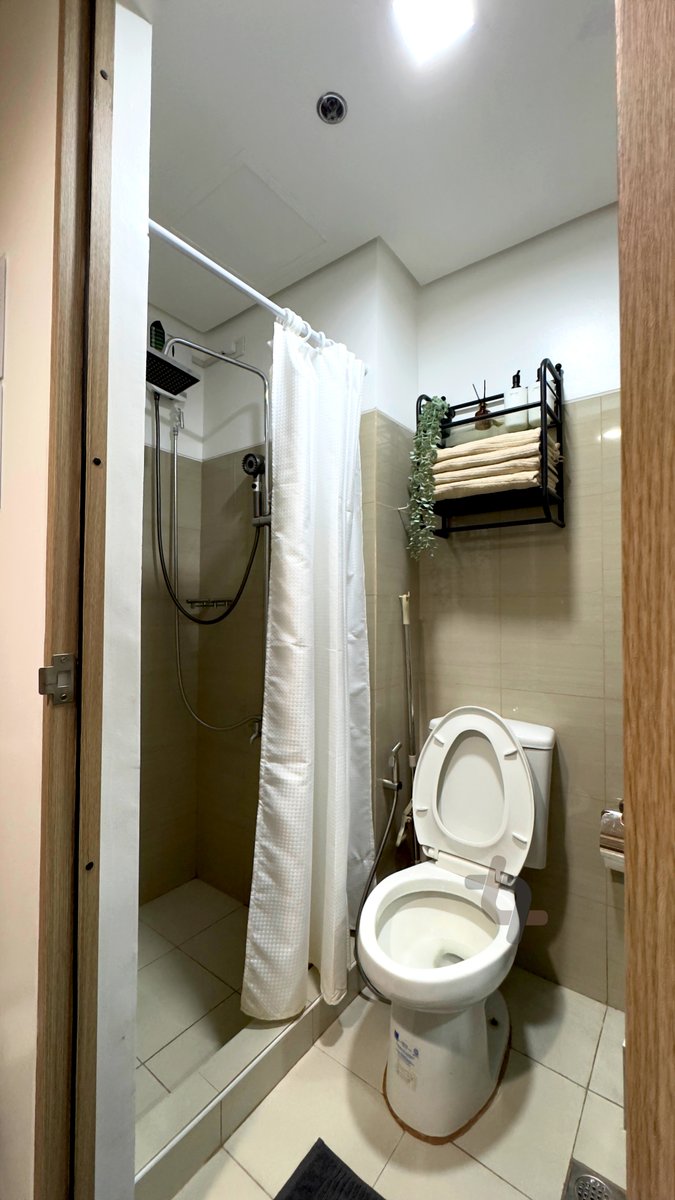 tufthomez's tweet photo. Hot shower, powerful bidet, hair dryer, and absolute cleanliness. It's the small bathroom details that elevate your stay. 🚿✨ Book tuft homez today. #MOAStaycation #PasayAirbnb https://t.co/9eSaLJRkF5