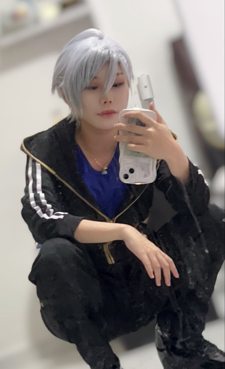 misu_sann's tweet photo. Blurry and messy mirror 🫠 https://t.co/EKzgwXmYdi