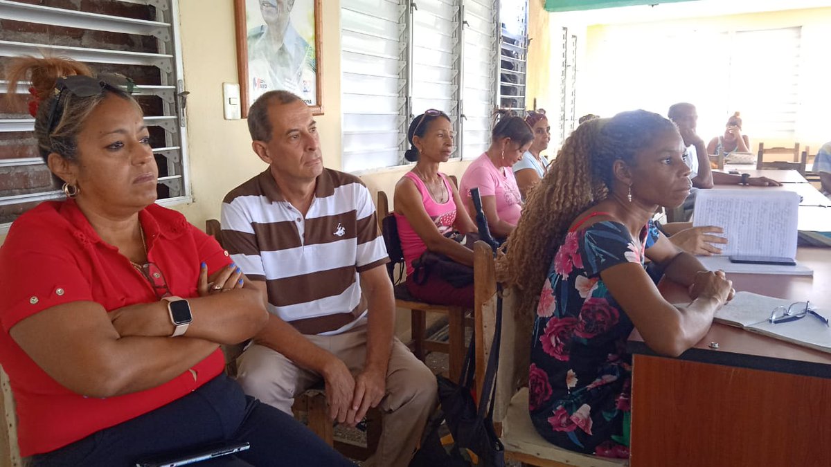 DMESanLuis's tweet photo. Desde la DGE San Luis condenamos enérgicamente la infame acusación del Dpto. de Justicia de Estados Unidos contra el Gral. de Ejército Raúl Castro Ruz. Incansable defensor de la Patria, el líder de la Revolución Cubana es símbolo de firmeza, dignidad y entereza. 
#CubaEstáFirme https://t.co/Vn9e7FJdi5
