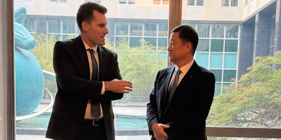 TradeGov's tweet photo. INVESTMENT Win for U.S. Critical Minerals

Under Secretary William Kimmitt welcomed the POSCO International + @ReElementTech $200M joint investment announcement to develop and secure rare earth supply chains in the United States 🪨⛓️. Thanks to @POTUS leadership, strong U.S.-Korea alliances are bringing groundbreaking investments into the United States in sectors vital to American security and prosperity.