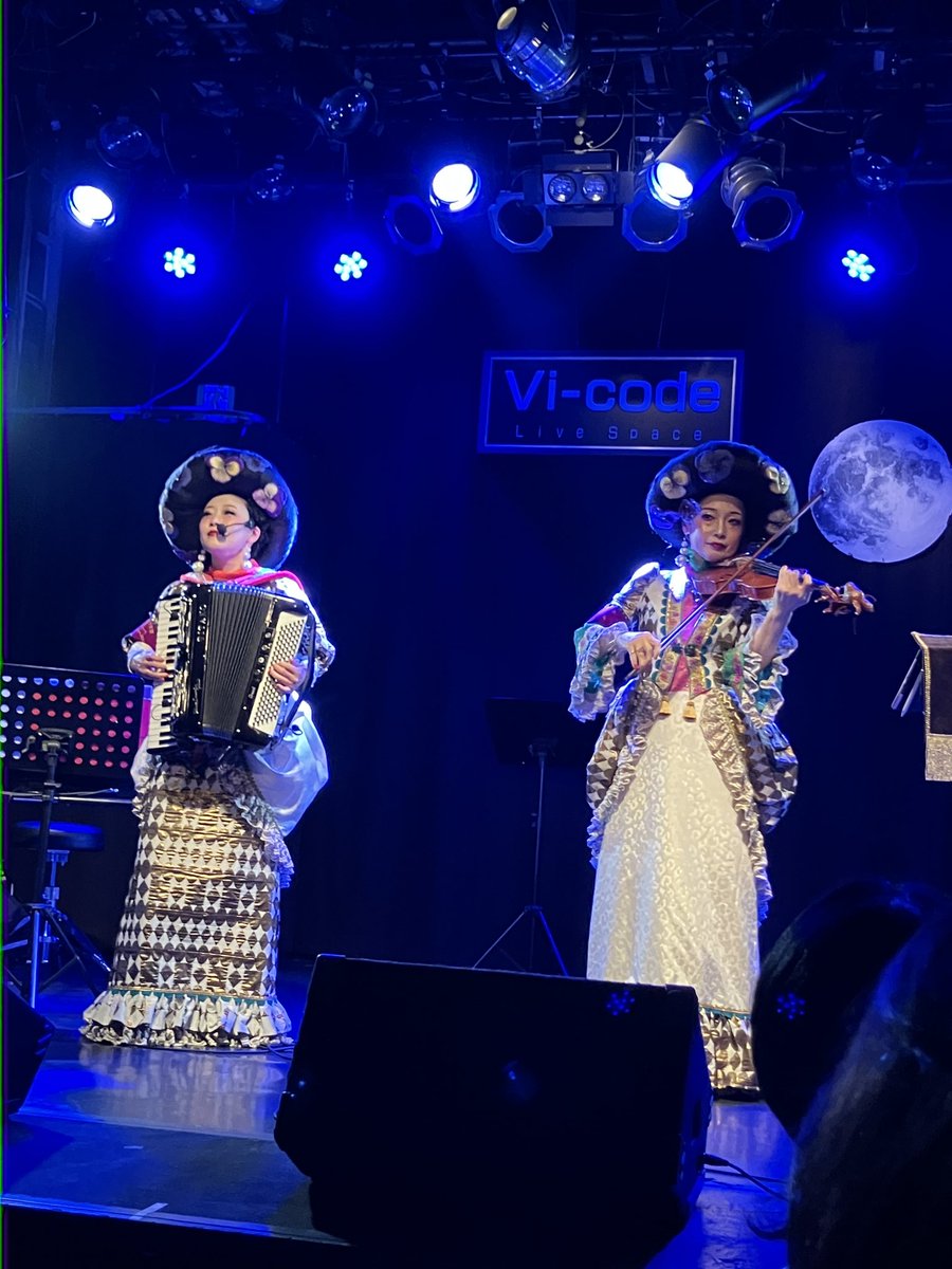 cabaretlil's tweet photo. 黒色すみれとガレシャンの2マンライブ。大正ロマン、タンゴ、オペレッタ、好きなものだけを全身に浴びて本当に幸せ。このライブで古い友人と久々の再会ができたのもとても感慨深く、ずっと記憶に残るであろう一夜でした。 https://t.co/reYecsjM92