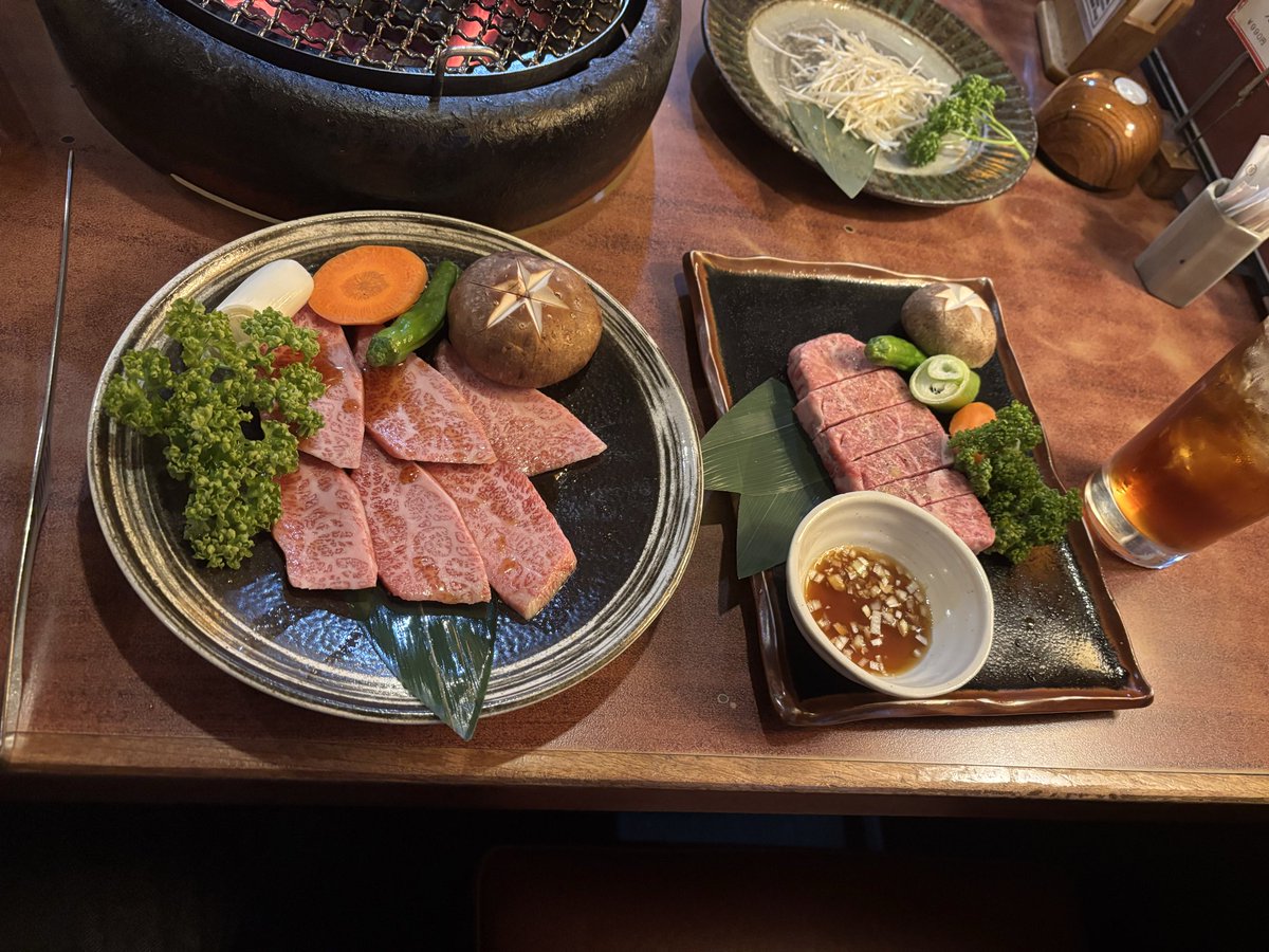 MAX10824's tweet photo. 友人にちょいとお高めの焼肉を奢って頂きました。ご馳走様です。 https://t.co/eMOfDD8dtp
