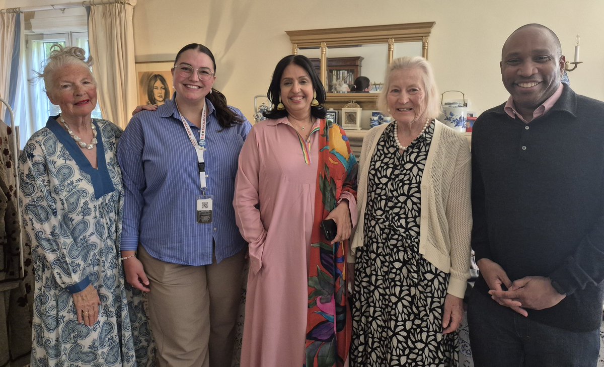 rawlsonking's tweet photo. I was pleased to attend a charity spring sale in Rockcliffe Park this week. Funds raised will support the Community Food Bank at the Rideau-Rockcliffe Community Resource Centre and the Casagugu Foundation for young artists. https://t.co/y0lTRmJN3W
