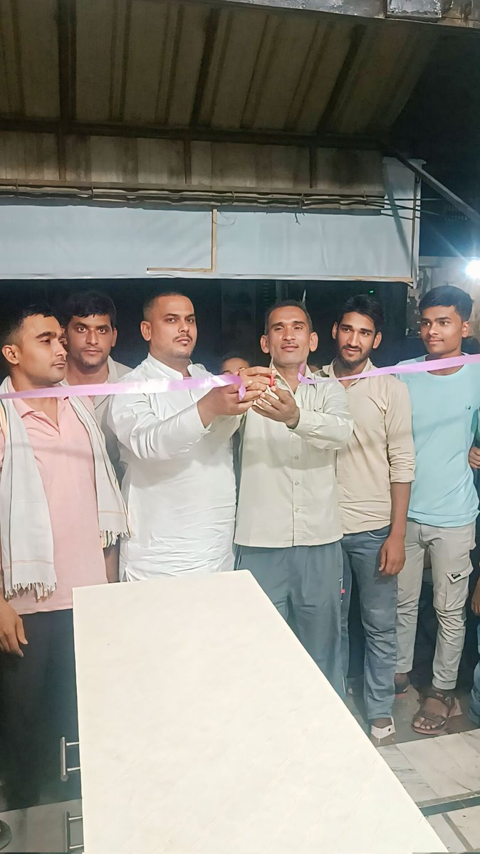 AkbarCongress's tweet photo. आज गरिमा गार्डन वार्ड नंबर 64, नियर फिरदौस मस्जिद पर शौकीन चौधरी जी की गारमेंट शॉप के उद्घाटन समारोह में शामिल होकर फीता काटकर शुभारंभ किया। नई शुरुआत के लिए हार्दिक बधाई एवं उज्ज्वल भविष्य की शुभकामनाएं। 🌸 https://t.co/XLztp2g0Pc
