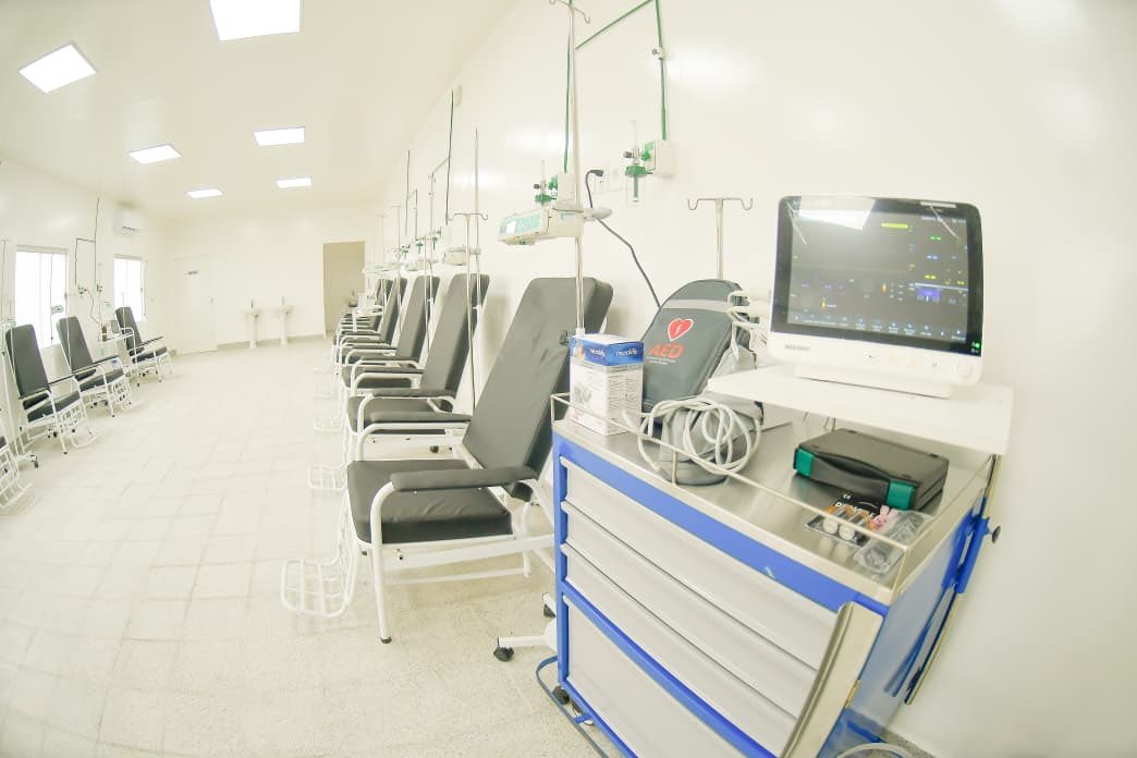juancbaruja's tweet photo. Hoy acompañé al presidente Santiago Peña, al vicepresidente Pedro Alliana y a la ministra María Teresa Barán en la inauguración del Hospital Día Oncológico en Caazapá. Un hito que acerca tecnología de primer nivel a las familias de la región.
Desde el MUVH entendemos que una vivienda digna es el primer escudo para la salud de las personas, pero el bienestar integral solo se logra cuando el barrio cuenta con servicios médicos de calidad cerca de su hogar.
Reducir el desarraigo de los pacientes oncológicos es hacer verdadero urbanismo humanitario. Coordinamos esfuerzos entre ministerios para que el crecimiento de nuestras comunidades priorice siempre la vida y la dignidad de cada paraguayo. 🇵🇾✨