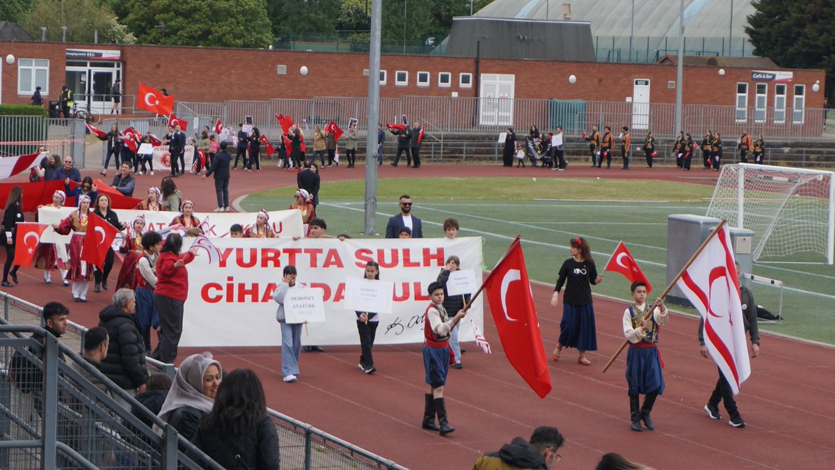 LondraEgitim's tweet photo. 19 Mayıs Atatürk’ü Anma, Gençlik ve Spor Bayramı, Londra’da büyük bir coşkuyla; KKTC Londra Temsilciliği Eğitim Ataşeliği, Türk Toplumu Futbol Federasyonu, İngiltere Türk Dernekleri Konseyi ve İngiltere Türk Dili, Kültürü ve Eğitim Konsorsiyumu iş birliğinde gerçekleştirildi. https://t.co/6GRgU2YieC