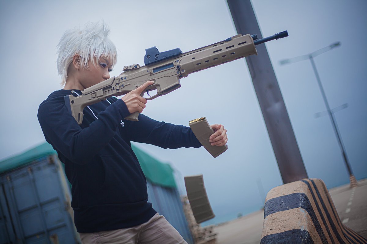bkxiv1's tweet photo. The Jormungand exhibition reminded me of some cosplay photos I took a long time ago, and one of my favorite guns: MAGPUL MASADA😌👌

#ヨルムンガンド #Jormungand https://t.co/NoAq4pvDFK