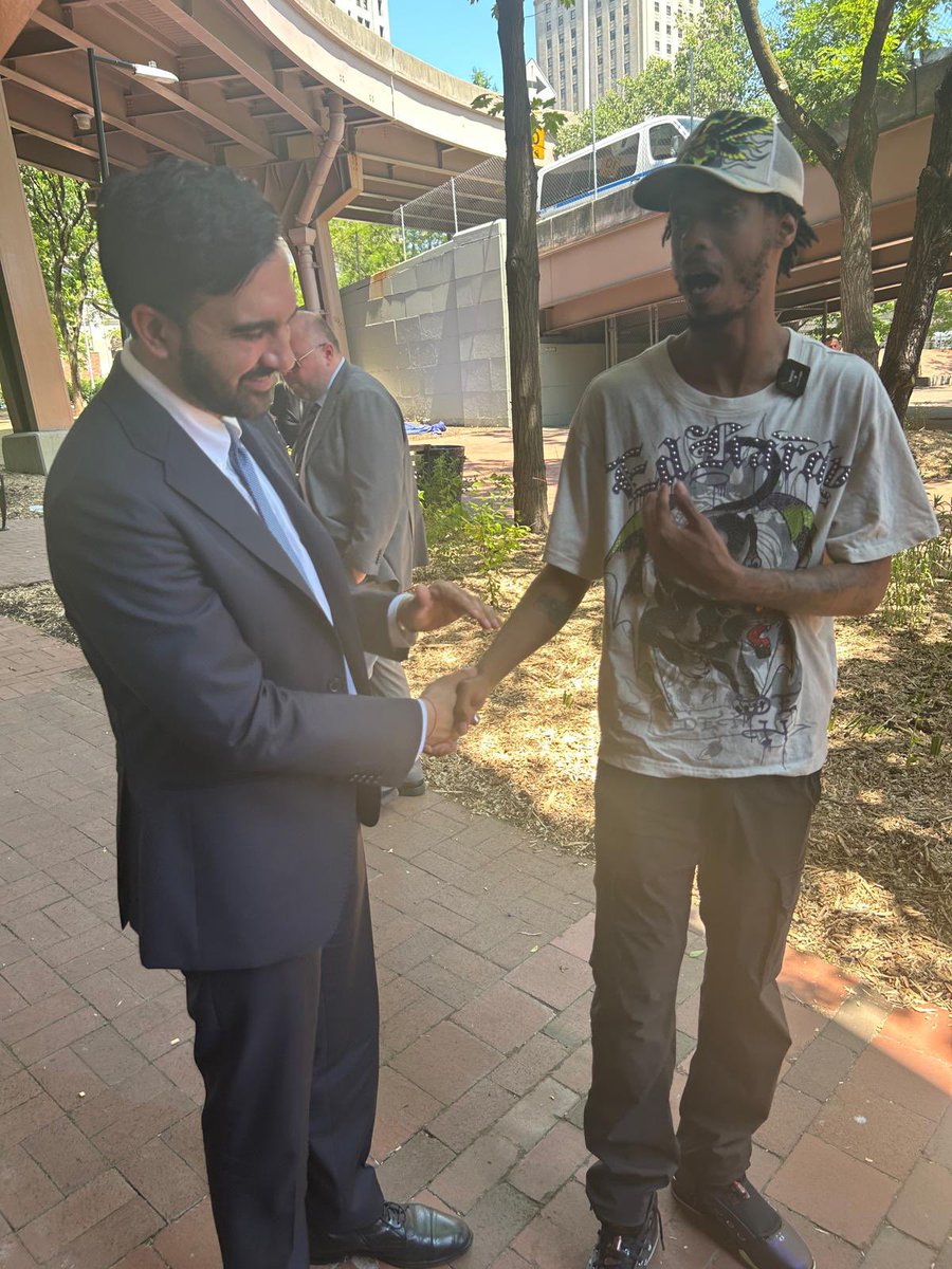 SwimTV_'s tweet photo. You met your mayor yet ? #NYC https://t.co/Q9iziv5SGP