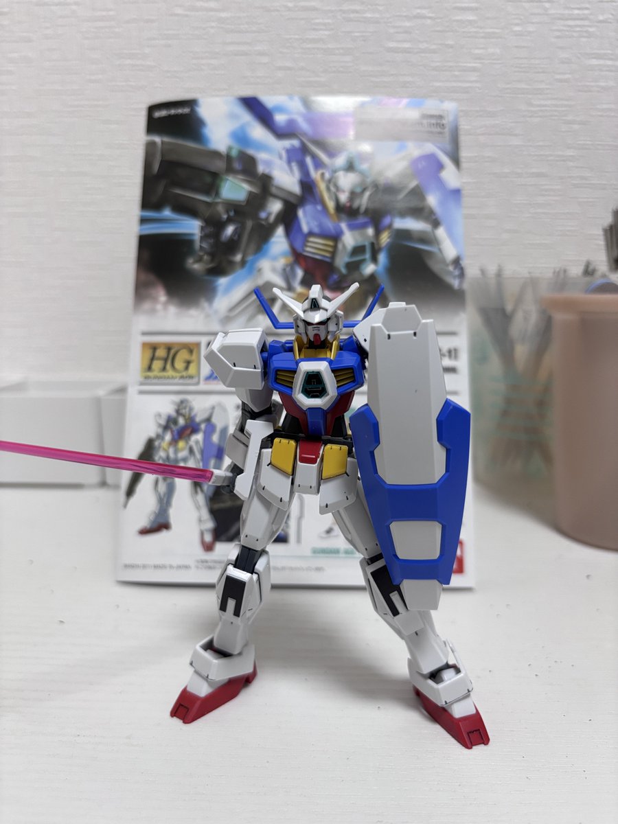 norichbutfun's tweet photo. 香川の自販機ガチャでゲットしたガンダムAGE1 ノーマル。
簡単やし可動ええしええやん。

トップコート吹くにしても部屋の空調なんとかせんとな… https://t.co/8WEBOlm21Z