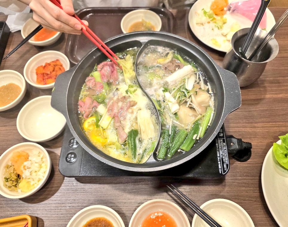 ans226590's tweet photo. しゃぶ葉~~~美味しかったー✨そしてお土産もろもろ(*ˊ˘ˋ*)♡ https://t.co/jenNvmsD8U