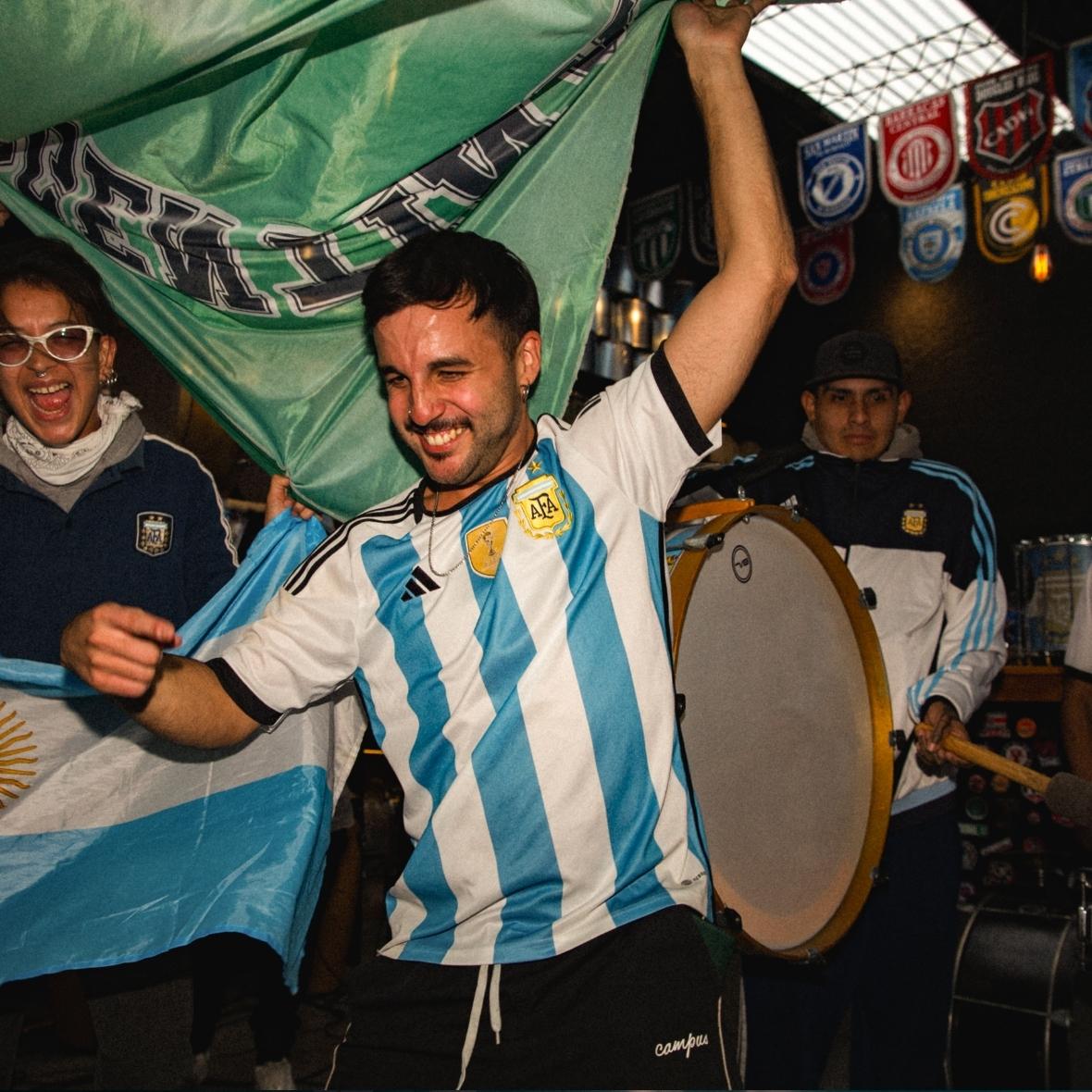 soniderafm's tweet photo. Suena 🎶| Palmito lanzó “La Cuarta Estrella”, el nuevo himno de la Selección para el Mundial 2026 https://t.co/AP72ywqoFu