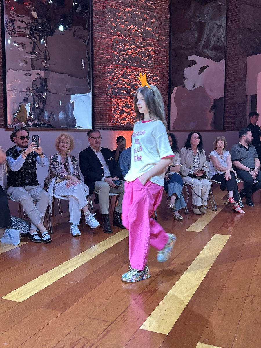 FactorBanda's tweet photo. @agathardlp presentó su colección para niñas en @madridhautecouture, el 20 de mayo 2026, en la @realfabricatapices.
#moda #fashion #fashionWeek #semanadelaModa. https://t.co/Gs3yfsOs1I