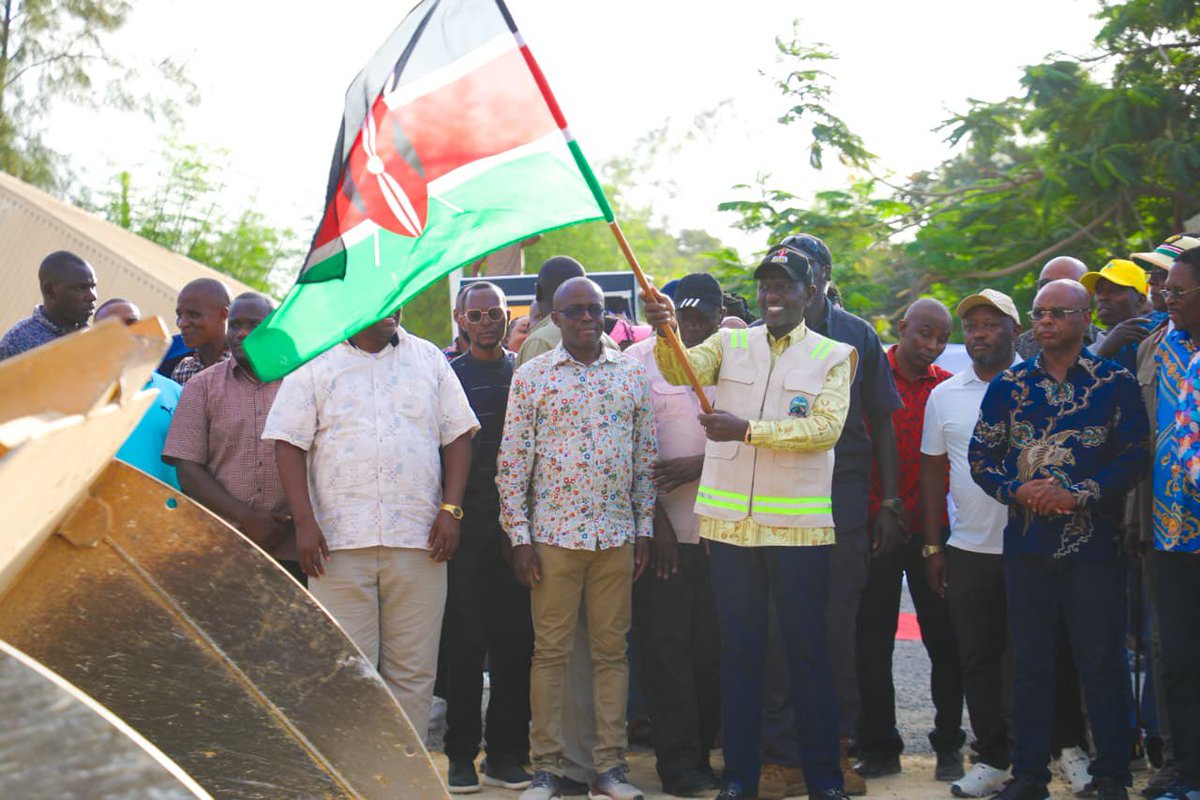 KeRRA_Ke's tweet photo. His Excellency the President today launched the upgrading to Bitumen Standard of Mjanaheri–Ngomeni Road.

Implemented by the Coast Development Authority and supervised by KeRRA, the project will cut travel time, boost trade, spur tourism, and improve access for local communities. A milestone for coastal connectivity and economic growth. 

#InfrastructureKE #CoastalDevelopment