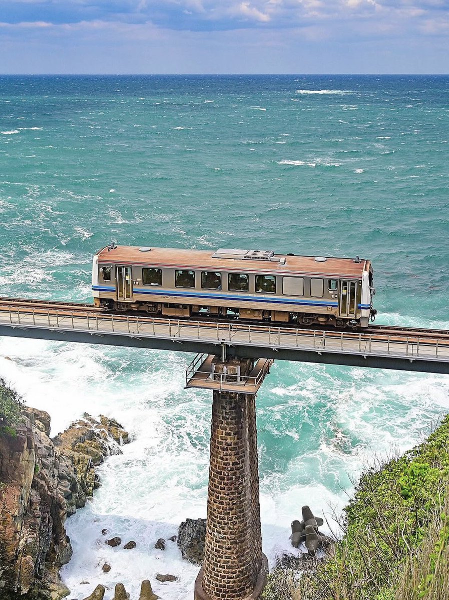 voshans's tweet photo. De pracht van het #treinleven…
(Foto NORI Photo)
#Shimane #Japan
#trein #train #spoorwegen #railway
#fotografie #photography #brug
#travel #travelphotography #bridge
#landscape #landscapephotography
#natuur #nature #naturephotography
#zeezicht #seasight #zeeleven #sealife https://t.co/bd3EHZbKaN