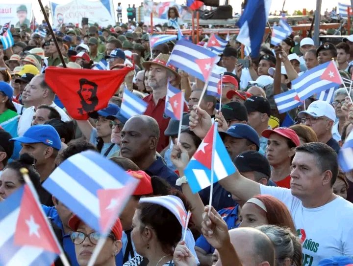 Colina_CTCuba's tweet photo. ✊🇨🇺| Como en cada momento cumbre de nuestra historia, el pueblo cubano una vez más responde hoy al llamado de la Patria, de la Revolución y de los principios que nos han traído hasta aquí.

#RaúlEsRaúl
#LaPatriaSeDefiende https://t.co/iCpk1L1fG9