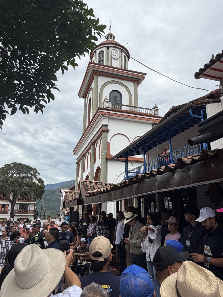 Álvaro Uribe Vélez tweet media