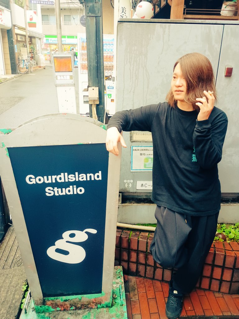 shoomac's tweet photo. 日付変わって本日！！！
PISQALカマシマスシス🐟️
墓標に肘をつくカイト
ベースノリノリのリンちゃん
shoomac
の3人でFIGHT👊 https://t.co/j03tDiUct5