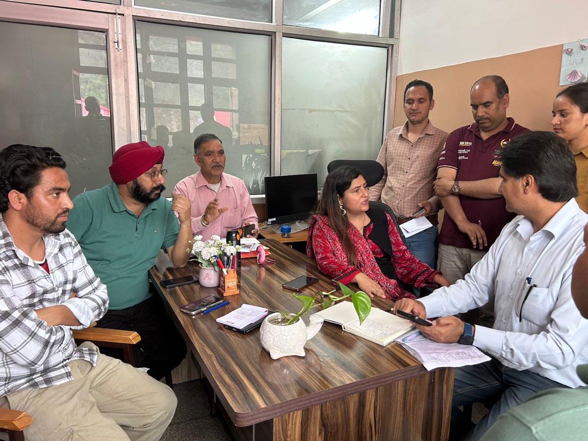 TbKullu's tweet photo. Sensitisation of NGOs of Distrct Kullu( Car sewa,Blood Bank Society and Malla Trust) Kullu enrolled as Nikshay Mitra on TB Mukt Bharat App and adopted 31 TB Patients Naggar  in the presence of SPO Dr. ANITA chauhan Nikshay mitra initiative
#
# https://t.co/70LoyiD2il