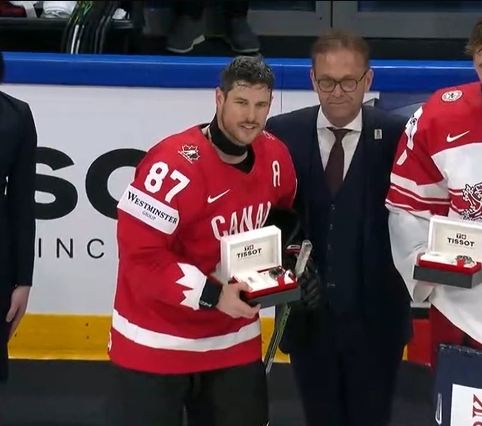 klaudia 🏒🏎️ tweet media