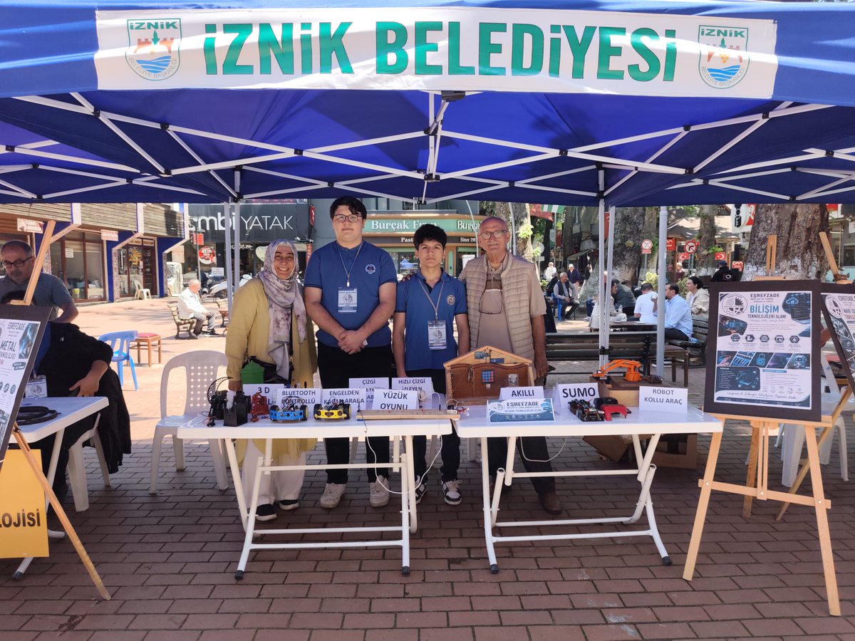 iznikEMTAL's tweet photo. İlçemizde düzenlenen ve okulumuzun katıldığı #maarifinkalbindegençlik Mesleki Eğitim Sergisinde ürün tanıtımı ve sergisinde 4 (Dört) alana ait standlarımızla halkımızla buluştuk. Emeği geçen herkese teşekkür ederiz.
#BenHerYerdeVarım
@bursailmem16 
@iznikmem16 
@tcmeb https://t.co/qbTlDwxlUQ
