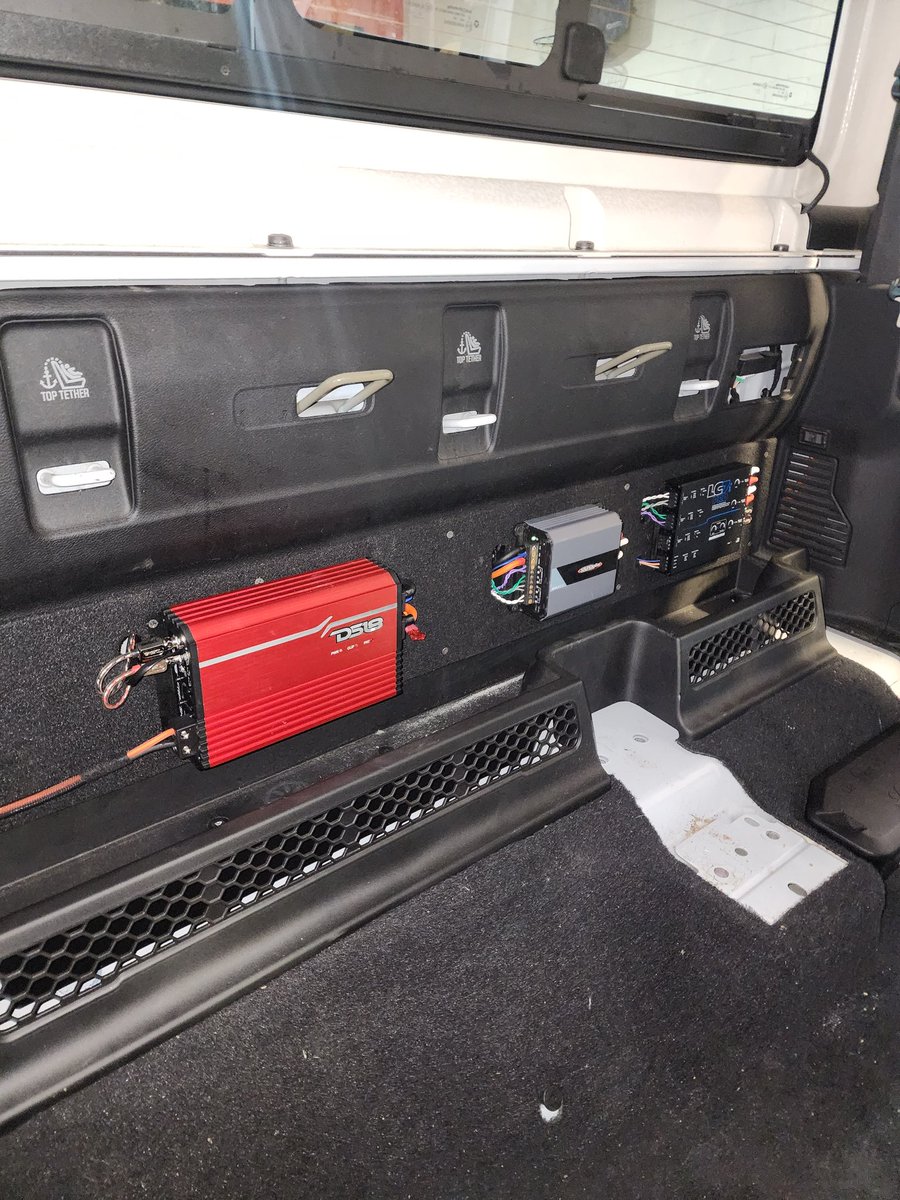 sack5050's tweet photo. Jeep gladiator install i did today. @DS18Sound amps and subwoofers and and @AudioControlInc LC7 installed on a custom amp rack.  #cleaninstalls #caraudio #custominstalls https://t.co/MtXO1TKJTW