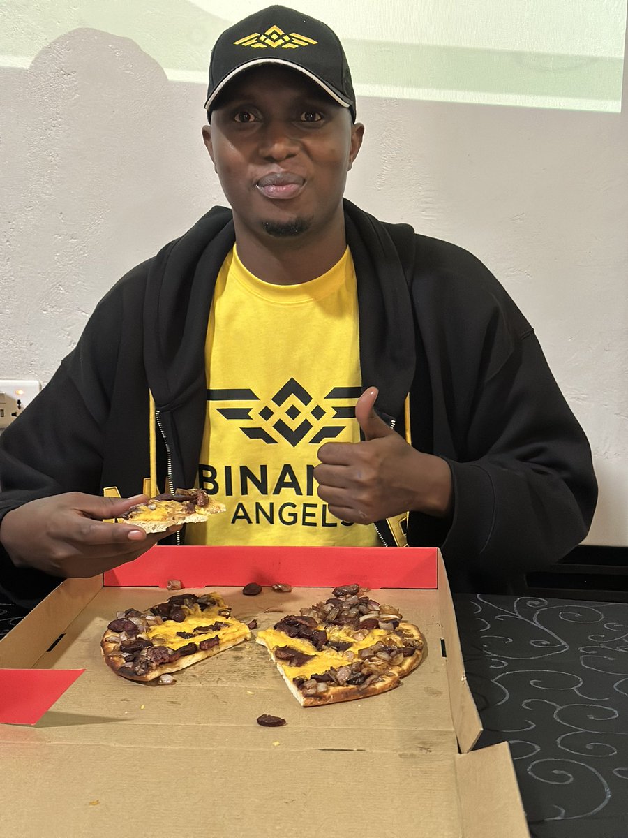 Ernesto_bcz's tweet photo. It’s Bitcoin Pizza Day 🤗🍕
I enjoy it more when there’s no pineapple on the pizza 😅🍕 
What about you? 🫵😊

#BinancePizza 🎉🍕 https://t.co/6v4eS0B8DB