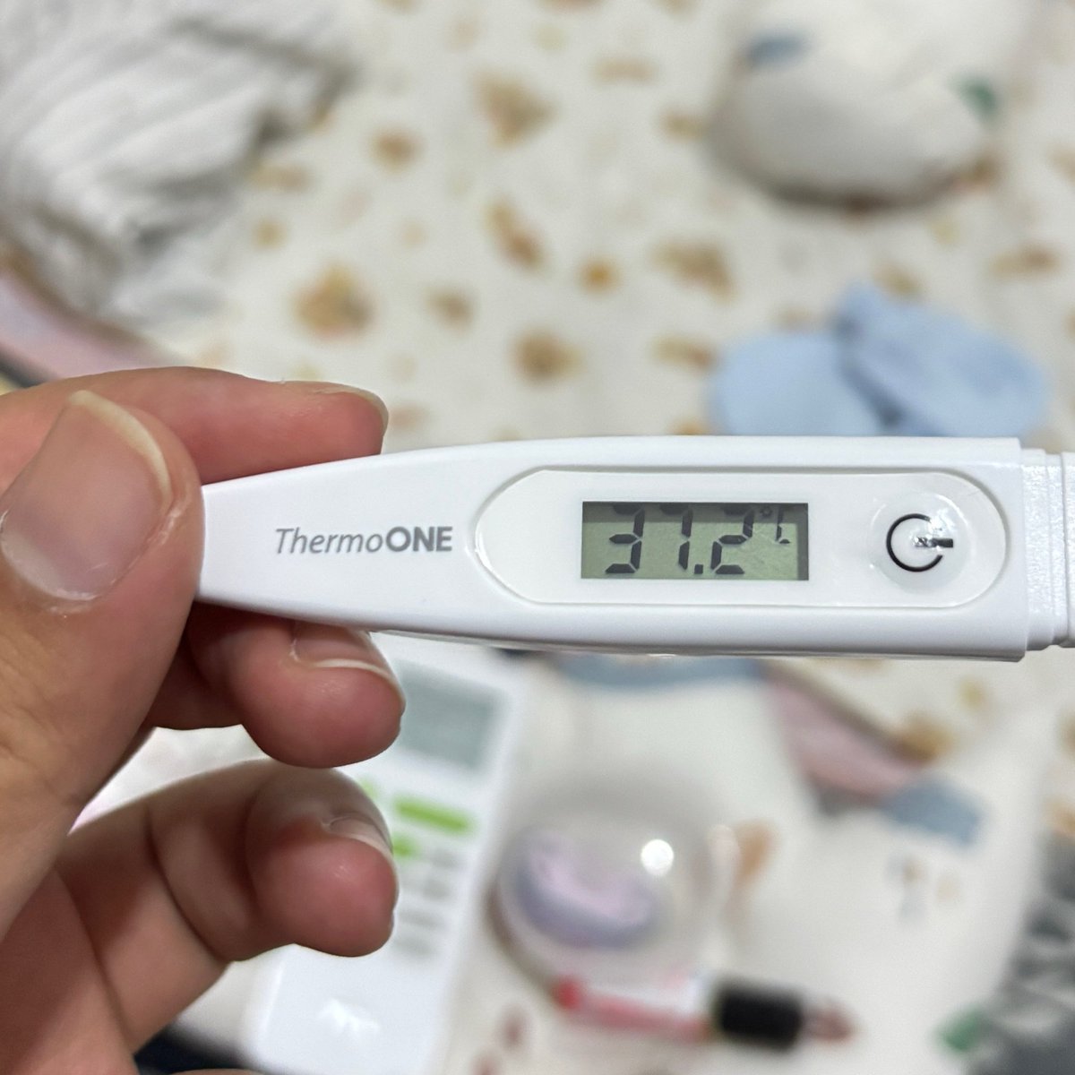 2104_files's tweet photo. Setelah sempat tinggi di 37.2, finally di jam setengah 3 pagi suhu adek udah kembali turun lagi di 36.7
MasyaAllah kuatnya anak bunda🤍
Semoga pagi nanti kamu bisa mulai beraktivitas dengan ceria lagi anakku sayang. Aamiin https://t.co/DeqrLdfSIP