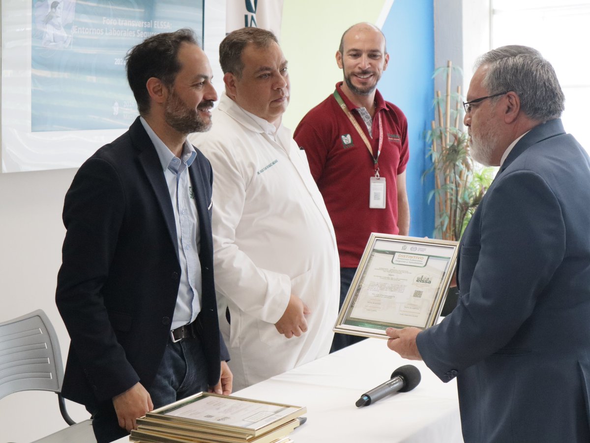 trijazac's tweet photo. En el marco del “Foro Transversal ELSSA: Entornos Laborales Seguros y Saludables", el TJAEZ recibió un distintivo que reconoce el compromiso institucional de nuestro Tribunal con la implementación de las cinco líneas del programa ELSSA. https://t.co/C4fnwLICQs