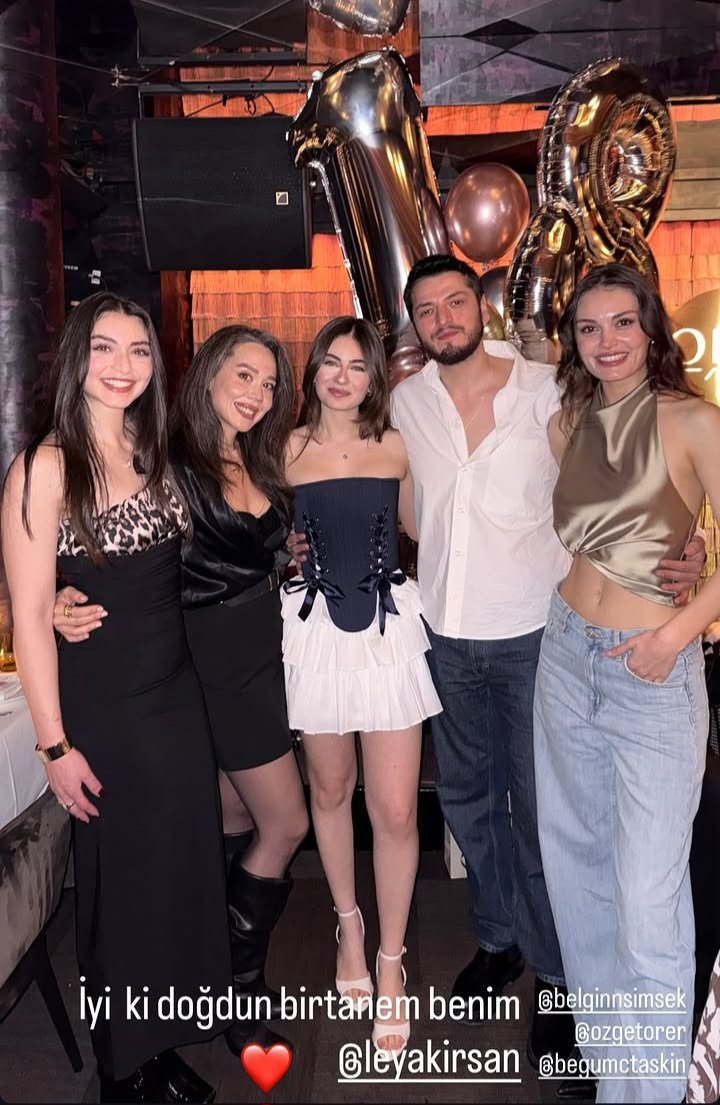 belginsimsekofc's tweet photo. 📸| Leya Kırşan'ın doğum günü partisinden #BelginŞimşek 💋✨️ https://t.co/To0udoMOEE