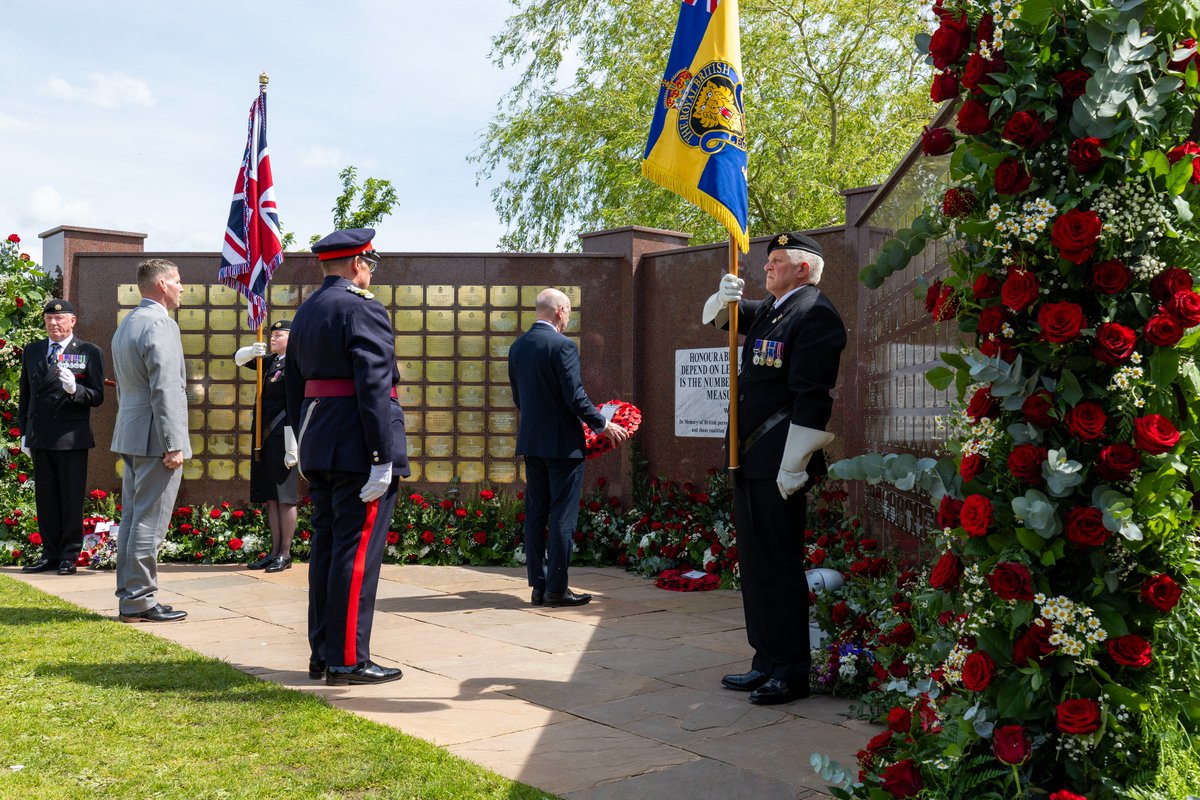 JohnHealey_MP's tweet photo. Today at the @Nat_Mem_Arb I joined veterans, families and serving personnel to mark the 15th anniversary of the end of Operation TELIC in Iraq.

We remember with gratitude the courage, professionalism and dedication of the UK Armed Forces – and those who did not return home. https://t.co/nvny7UehDv