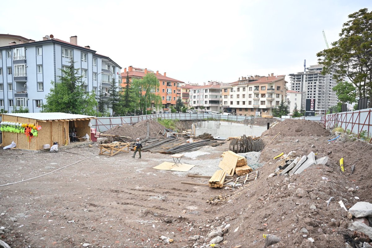 eipek06's tweet photo. Altındağ’da değişim ve dönüşüm hız kesmeden devam ediyor.

Bugün, Altındağ Belediye Başkanımız Sn.@DrVeyselTiryaki Belediye Başkan Yardımcılarımız Sn. Muhittin güney ve Sn. abdurahman Keleş ile İmar Müdürümüz Sn.Muhammet iyimaya  katılımlarıyla, bölgemizde yapımına başlanan yeni konut projesinin açılışını gerçekleştirdik.

Altındağ Müteahhitler Derneği Yönetim Kurulu Üyemiz Sn.Sinan Karakaya ile iş ortakları kıymetli meslektaşım ￼Sn.Oğuz Gezer ve Sn.Ethem Dikme’nin bölgemize kazandırdığı bu elit ve modern projenin hayırlı olmasını diliyor; kendilerine bol ve bereketli kazançlar temenni ediyorum.